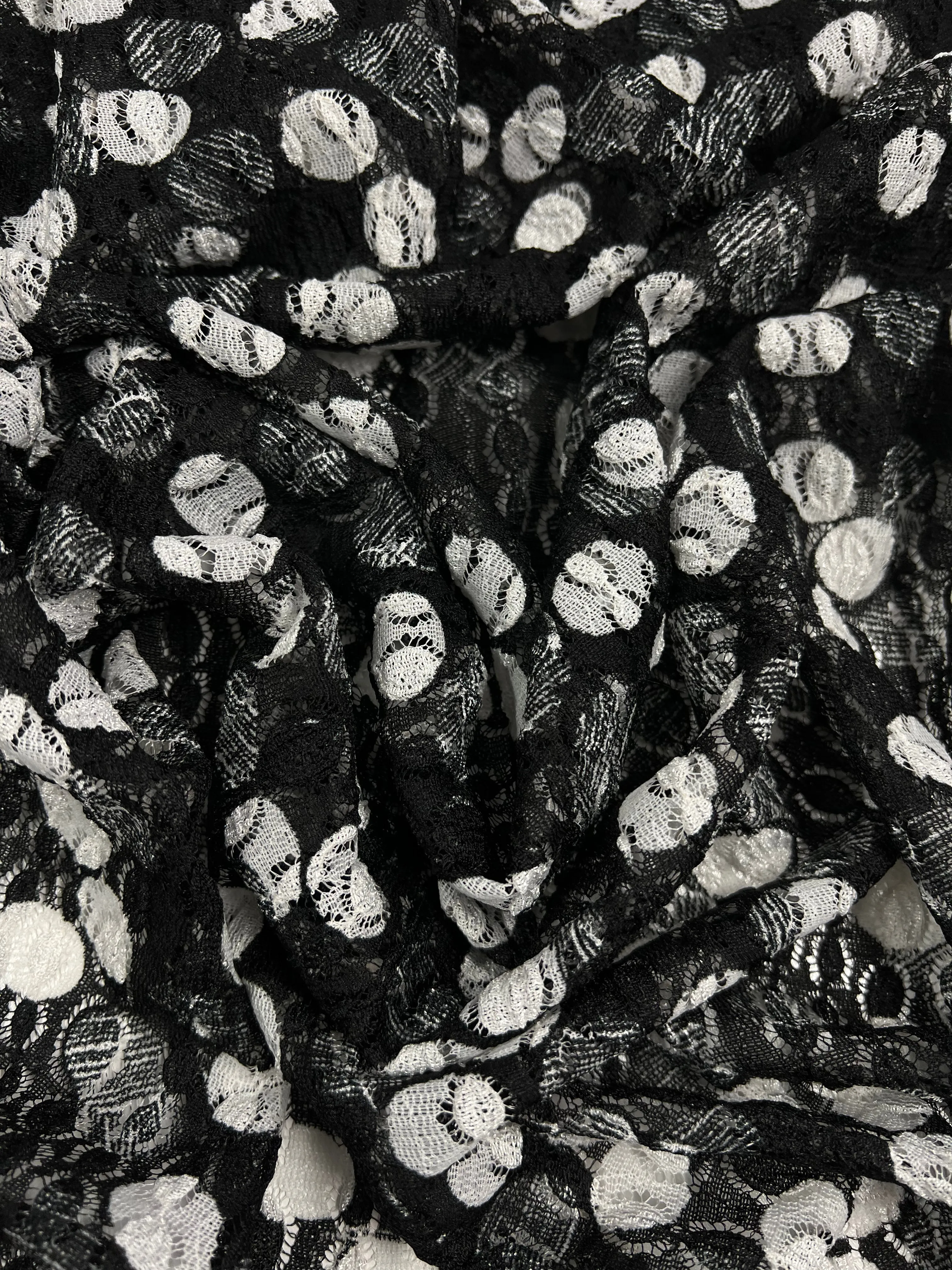 Evening Lace - Lemony - Black & White - 142cm